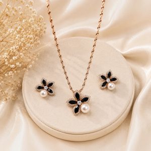 Noir Pearl Bloom 18K Gold Plated Zirconia Pendant Set – Luxury Floral Necklace & Earrings Set