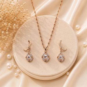 Aurielle Royale 18K Gold Plated Zirconia Pendant Set – Luxury Diamond-Look Necklace & Earrings