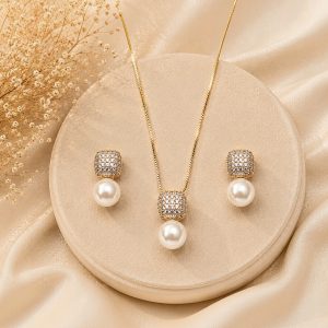Royal Pearl Glow 14K Gold Plated Zirconia Pendant Set – Luxury Pearl Necklace & Earrings